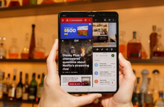 Galaxy Fold: Cuộc sống với màn hình nhăn, notch và khe hở không khí