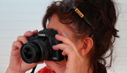 Đánh giá Canon EOS M50